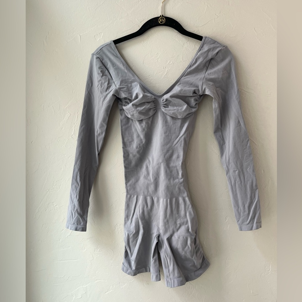 🩶NEW SKIMS SEAMLESS SCULPT LONG SLEEVE LOW BACK MID THIGH BODYSUIT IN PACIFIC L - Picture 5 of 6